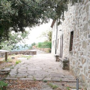 Casa colonica in pietra con vista panoramica