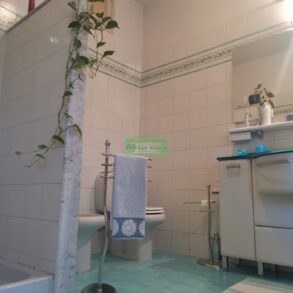 Casa di corte con giardino e garage