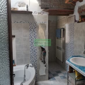 Porzione di colonica con 2.900 mq di terreno