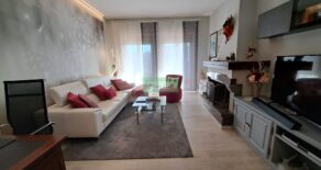 Villa bifamiliare autosufficiente con giardino