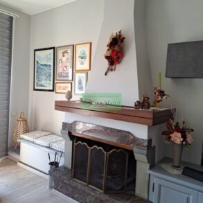 Villa bifamiliare autosufficiente con giardino