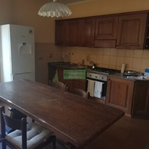 Casa di corte d’angolo con resede privata