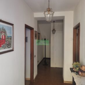 Casa di corte d’angolo con resede privata