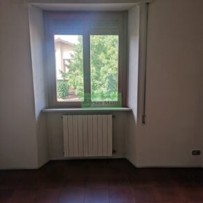 Casa di corte d’angolo con resede privata